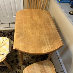 Leaf Table with Chairs