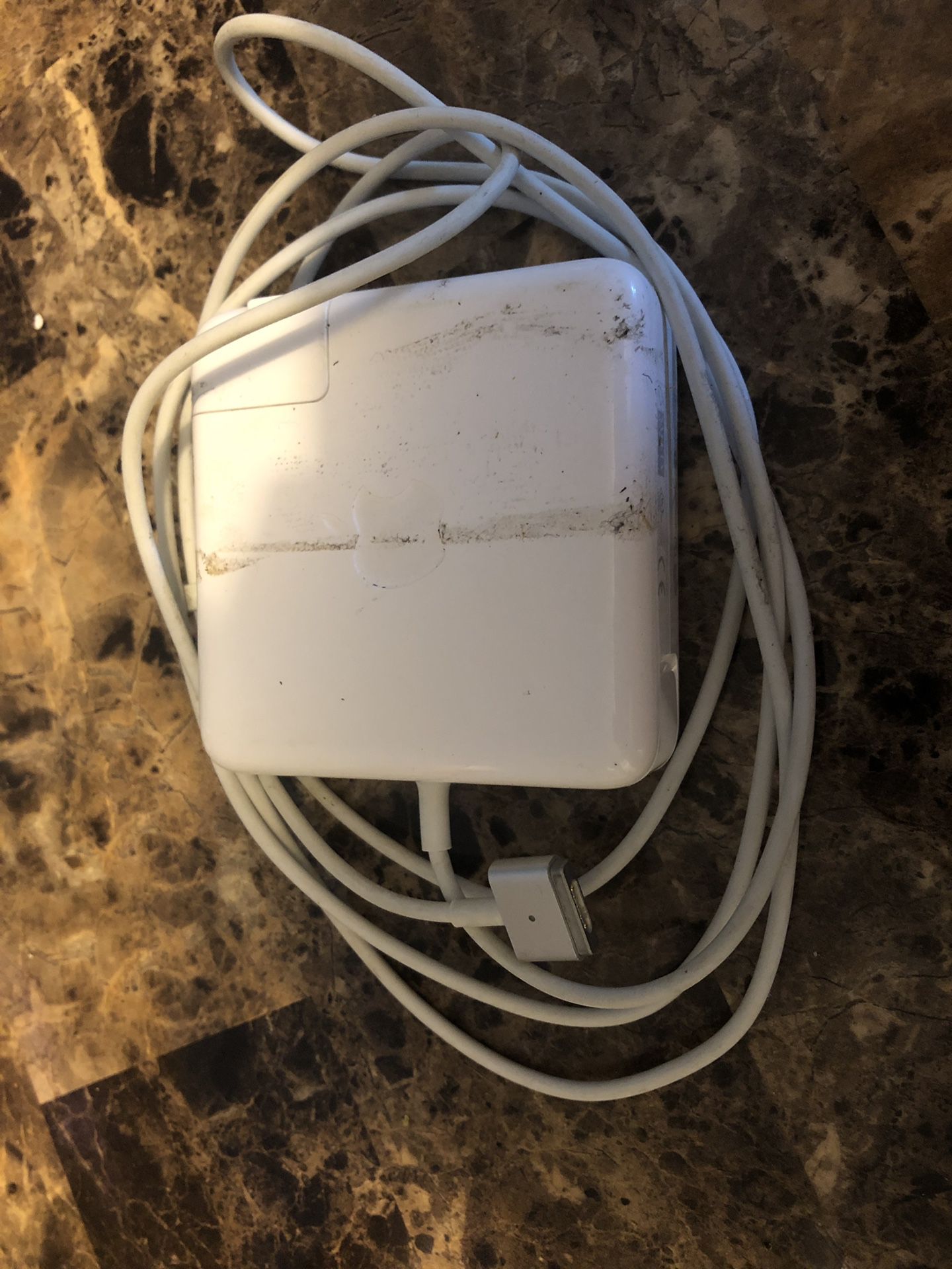 MacBooks charger 85w