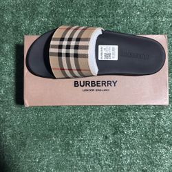  Burberry Slides 