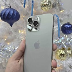 IPhone 15 Pro Max Unlocked / Liberado 👌 (Different Colors Available)