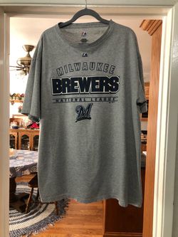 Milwaukee Brewers Size XL Tshirt.  Gray backpack.  Preowned Good Condition .  Smoke free home