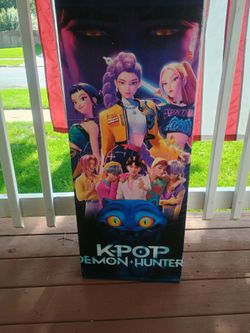 K-Pop Demon Hunters Large Box display with posters