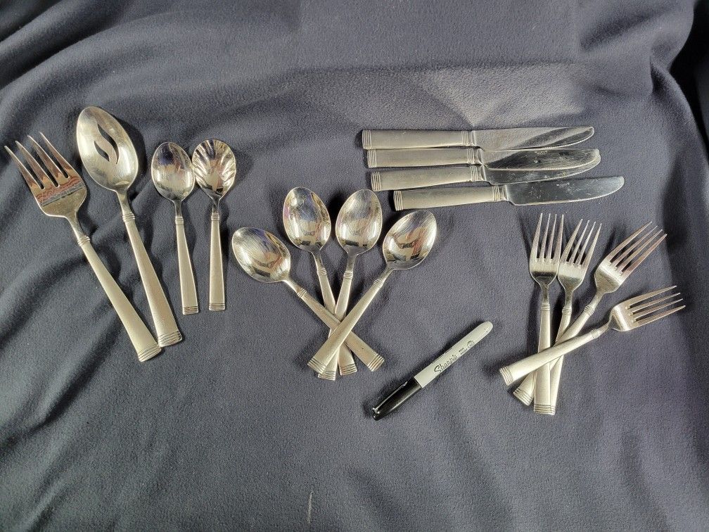 16 Piece, Flatware Set, Wallace 15/10