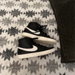 Nike Blazers Size 8.5