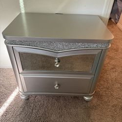 Glendale Nightstand Platinum 