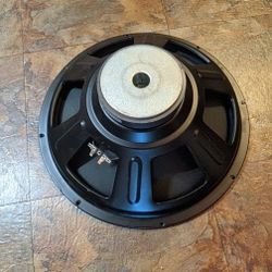 15" Woofer 8 ohm 300w Rockville copy. Works well, No distortion.