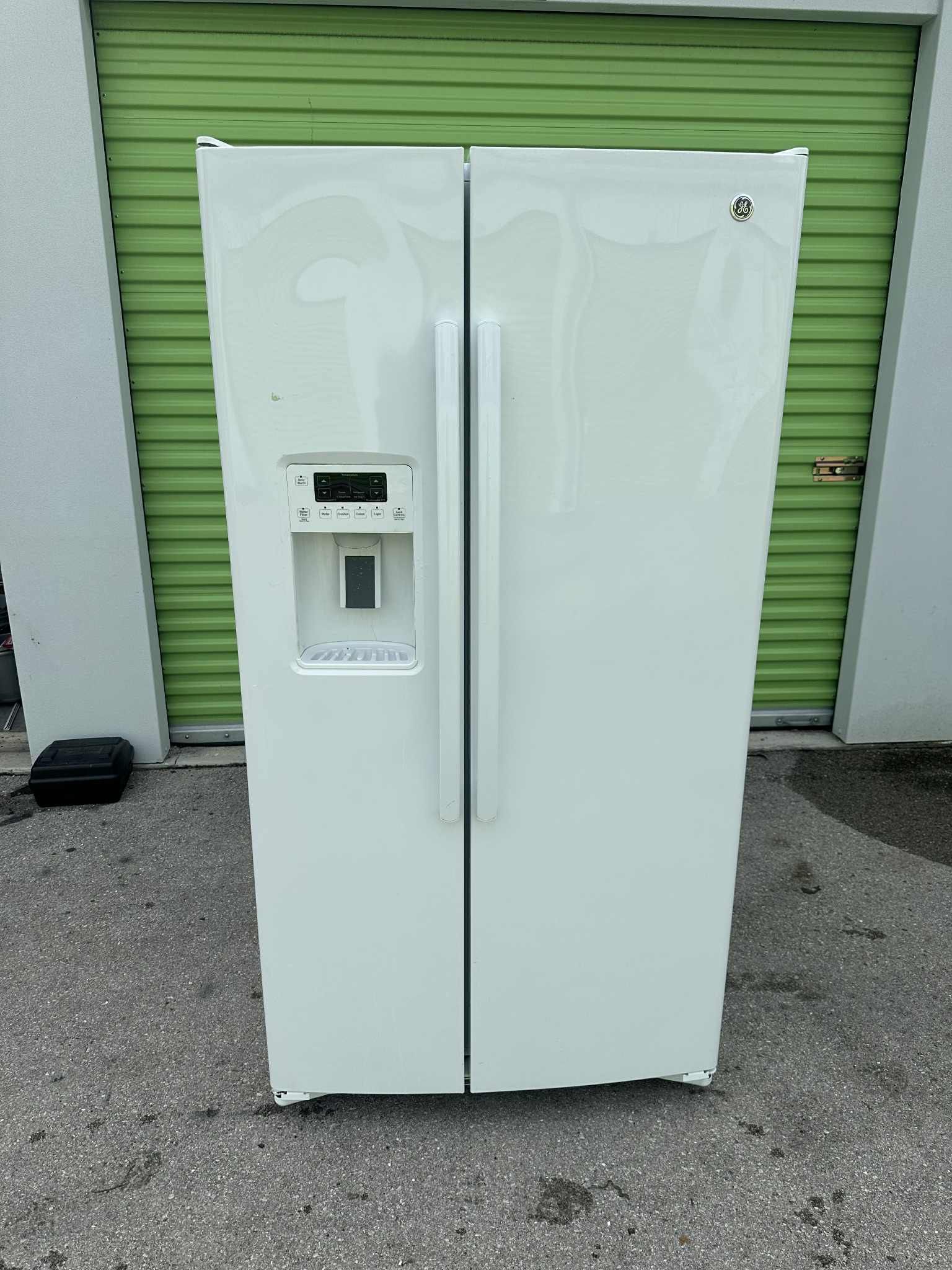 GE SxS Refrigerator White