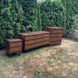 Retro Dresser Set. Or Whatever You Wanna Call It. It’s 70’s 