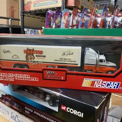1:64 SCALE DIE- CAST Nascar Hooters RACING TEAM TRANSPORTER