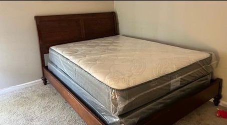 NEW MATTRESS QUEEN SIZE PLUSH WITH BOX SPRING