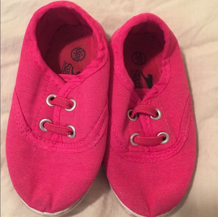 Infant Girl Size 4 Hot Pink Canvas / Cloth Sneakers