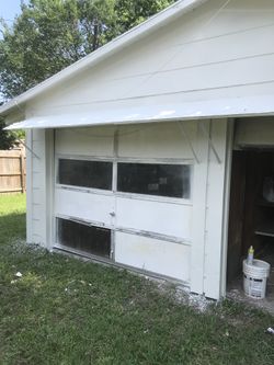 GARAGE DOORS / PUERTAS DE GARAGE