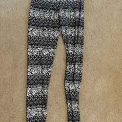 White And Black Leggings