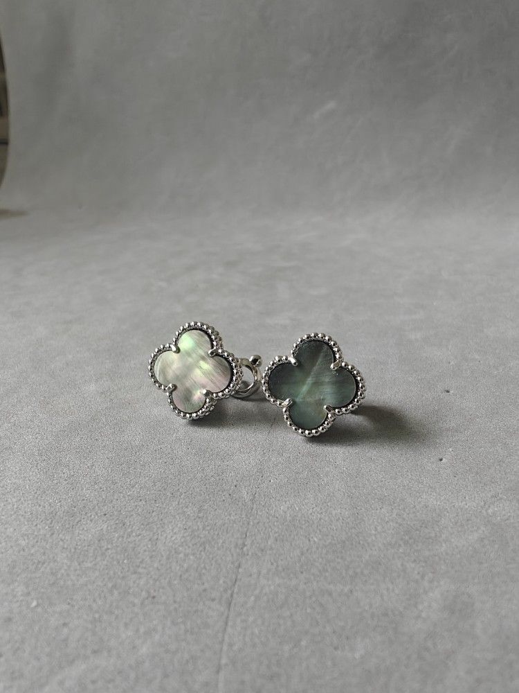VCA Stud Earrings Grey Mother Of Pearl 18k White Gold Plated 