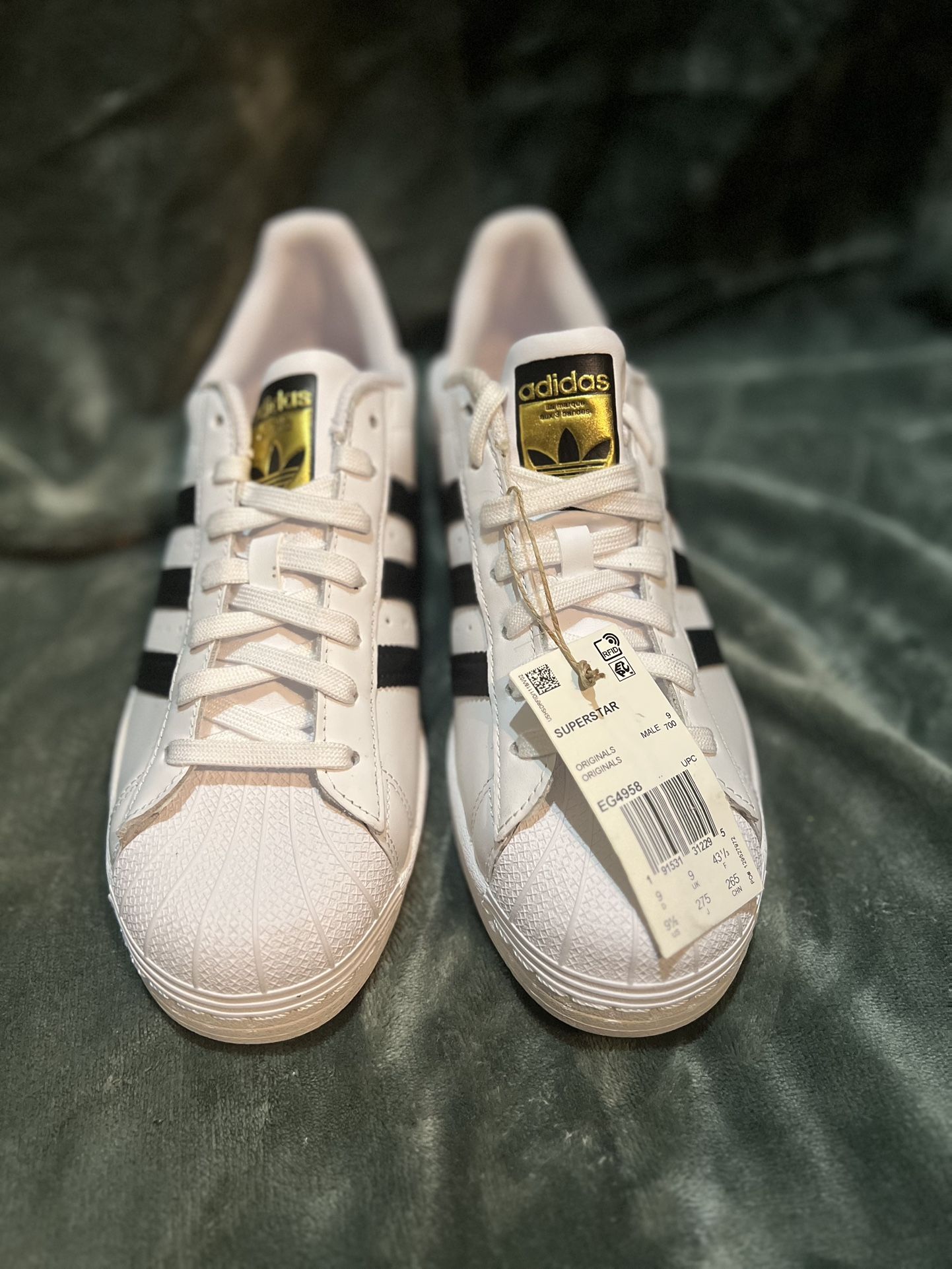 Men’s Size 9.5 Adidas Superstar Shoes