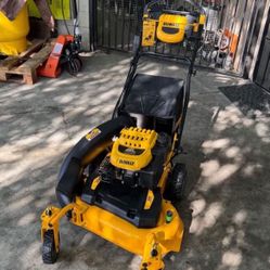 DEWALT 28 in. 224cc E-GOV Engine 3-in-1 Gas RWD Self-Propelled Lawn Mower with High Rear Wheels