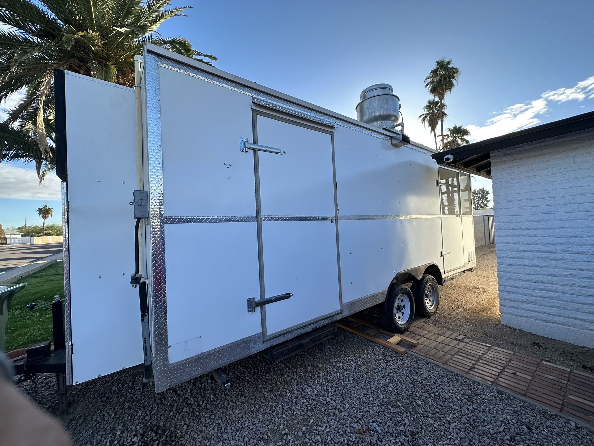 Food Trailer / Traila De Comida