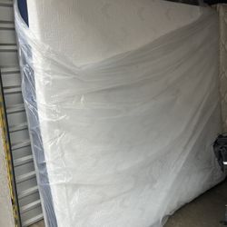King Size Serene Tech Mattress ONLY 
