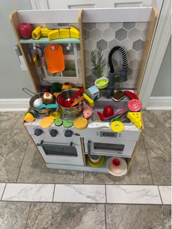 Wood kitchen play everything in the picture is included