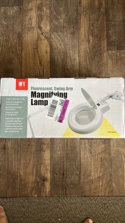 Fluorescent magnifying lamp