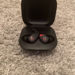 Beats Fit Pro (Black) – Great Sound – 1 Wing Missing – With Case