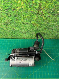 12-18 Mercedes W218 CLS550 Airmatic Air Suspension Compressor Pump OEM