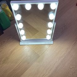 Beauty Think Space Vanity Mirror 