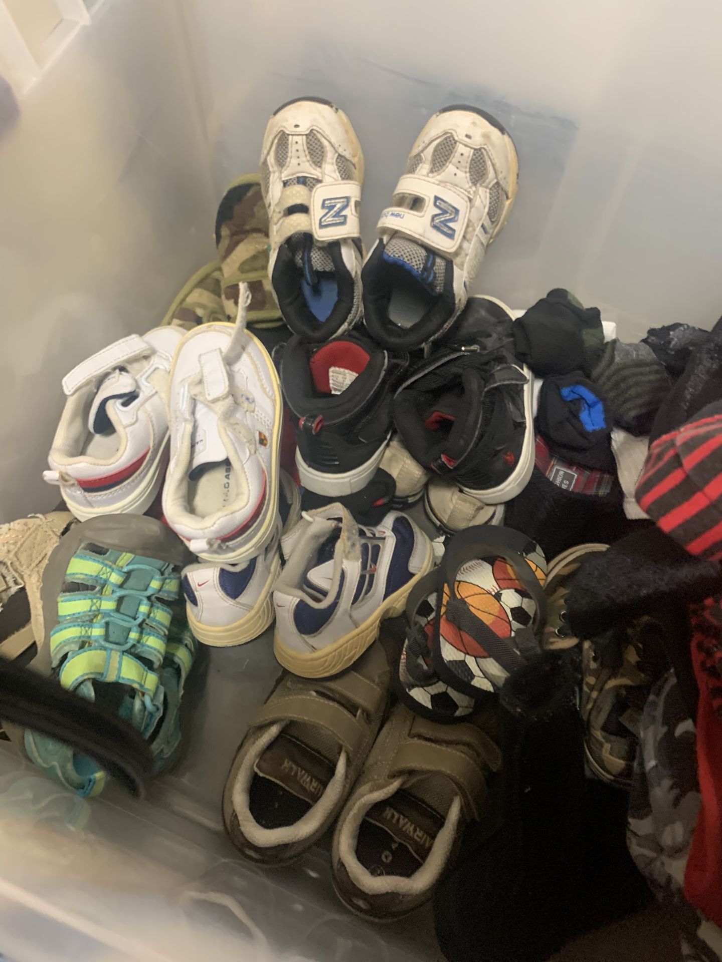 Big Box Of Boys Size 3to 5 Cloths And Shoes Size 4