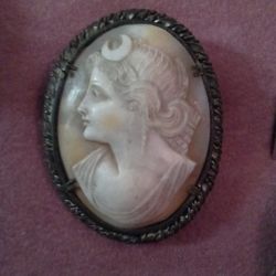 Vintage Cameo Broch