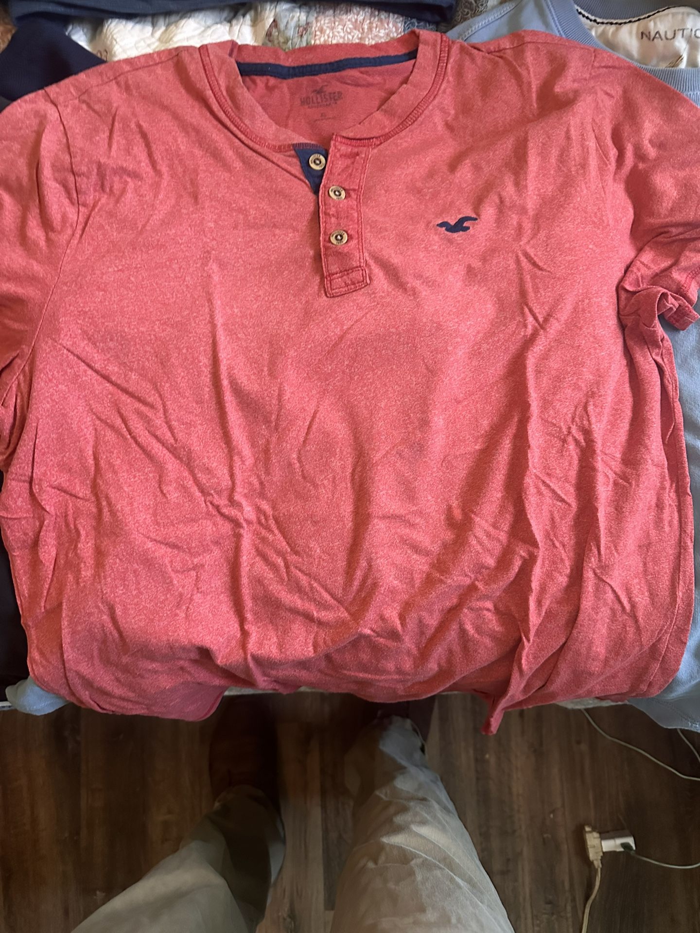🔥 Hollister Red Henley Shirt – Size Large – Great Fit