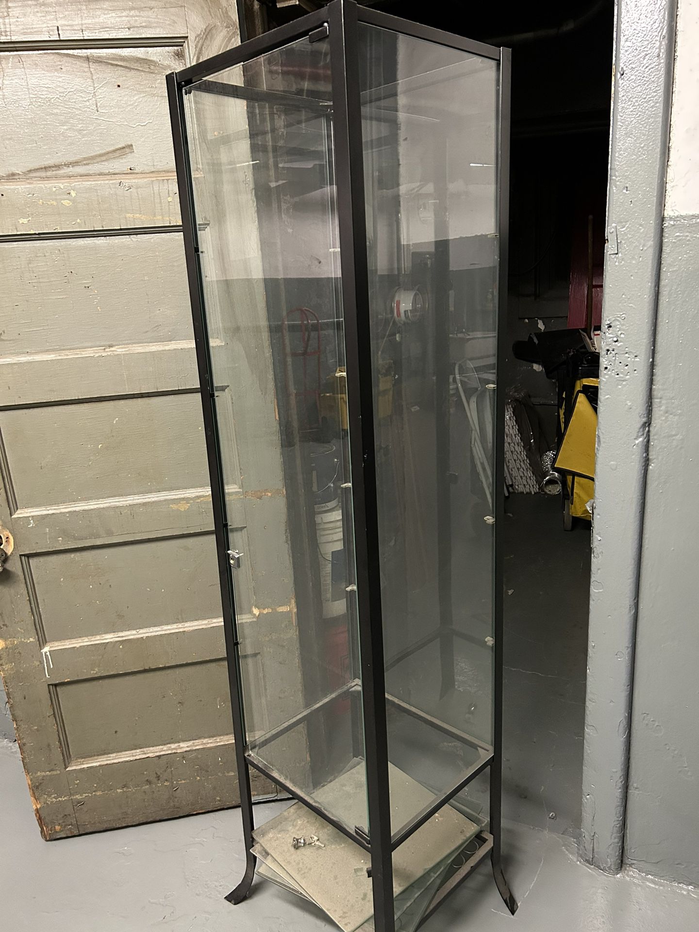 Metal/Glass Display Cabinet