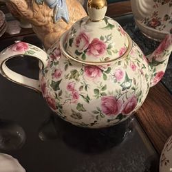 Formalties by Baum Bros Floral Teapot – Cottage Rose Style