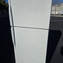 Clean - Whirlpool 16 Cu. Ft. Top Freezer Refrigerator In White - Delivery Available 