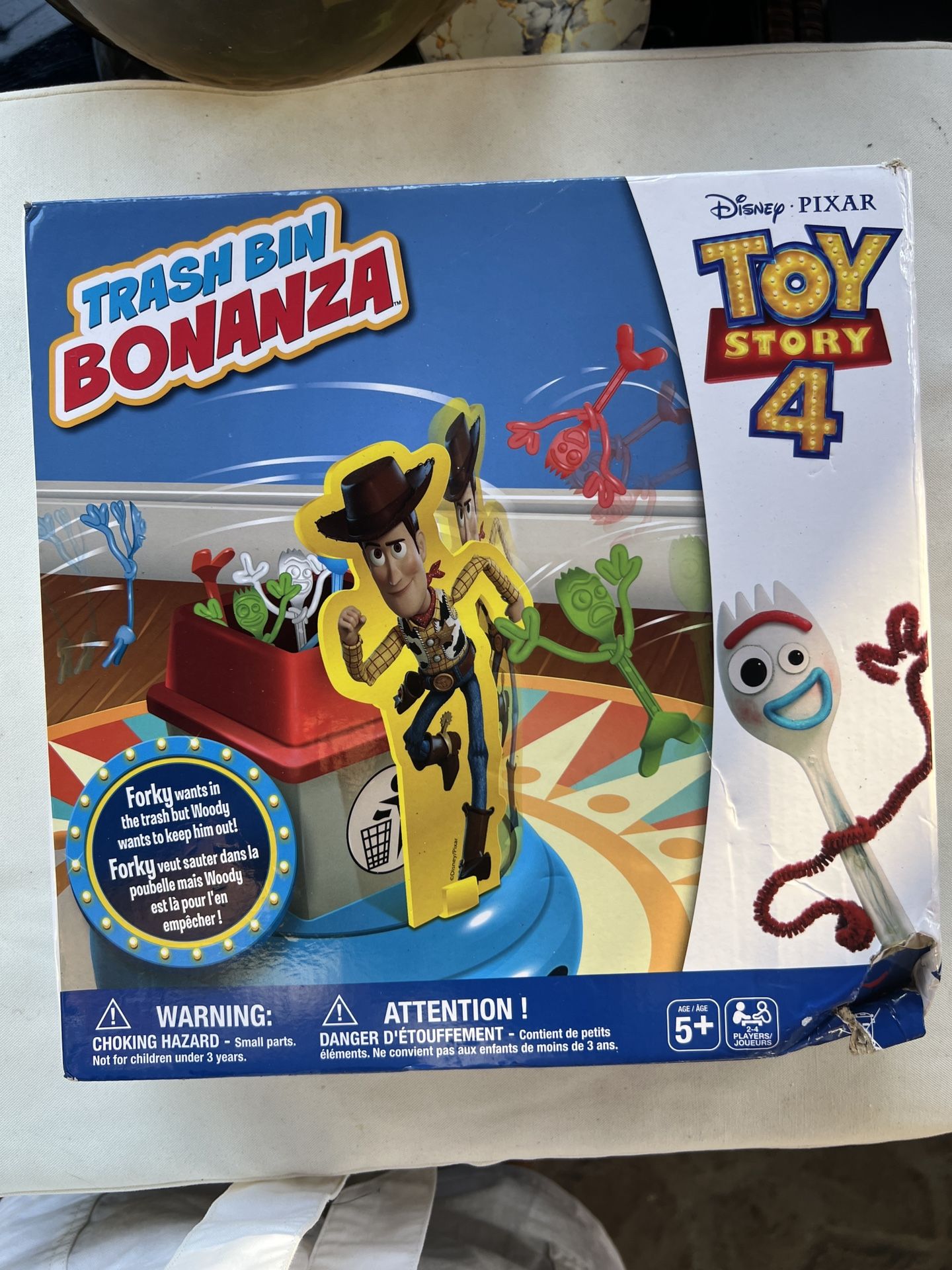 Cardinal Disney Pixar Toy Story 4 Trash Bin Bonanza Game with Woody and Forky