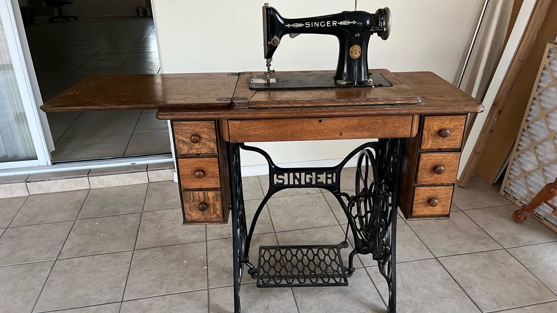 Antique Singer Seeing Machine And Cabinet