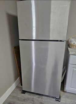 Amana Top-Freezer Refrigerator