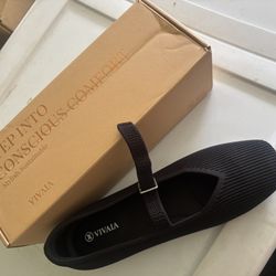 Vivaia ... Margo Mary Jane Black Flats 