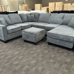 Large gray Sectional W/ Ottoman 