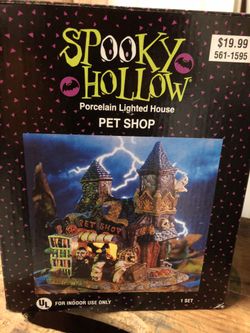 Spooky hollow Halloween decors