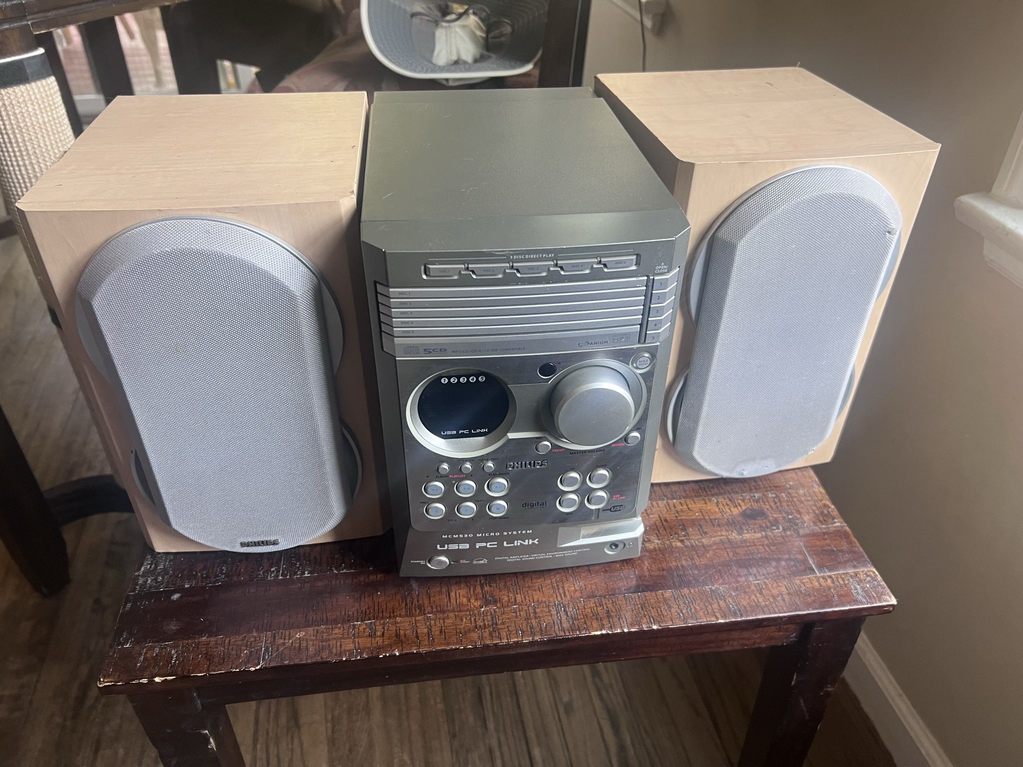 Philips MCM530/37 5 Disc CD Changer Micro Stereo System & Speakers AM/FM Antenna