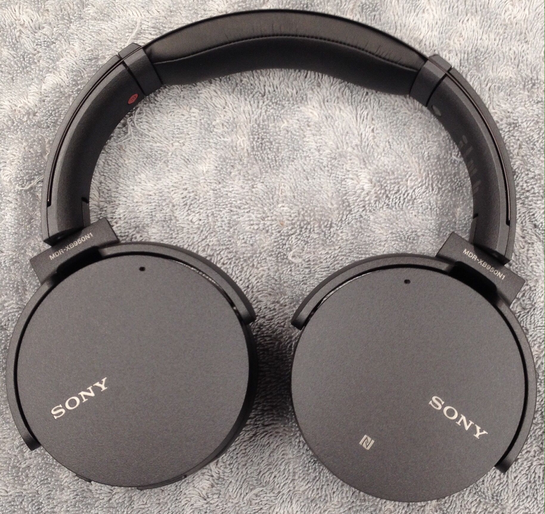 Sony MDR-950 Bluetooth Noise Cancelling Headphones