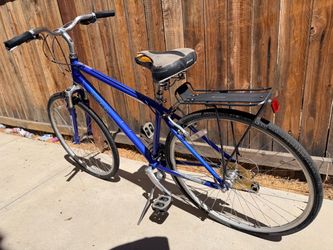 Raleigh Hybrid Commuter Bike Blue