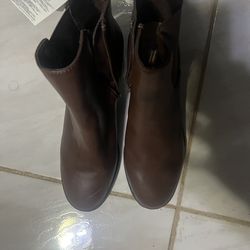 Athlefit Women's Chelsea Boots Fashion Lug Sole Chunky Heel  Booties