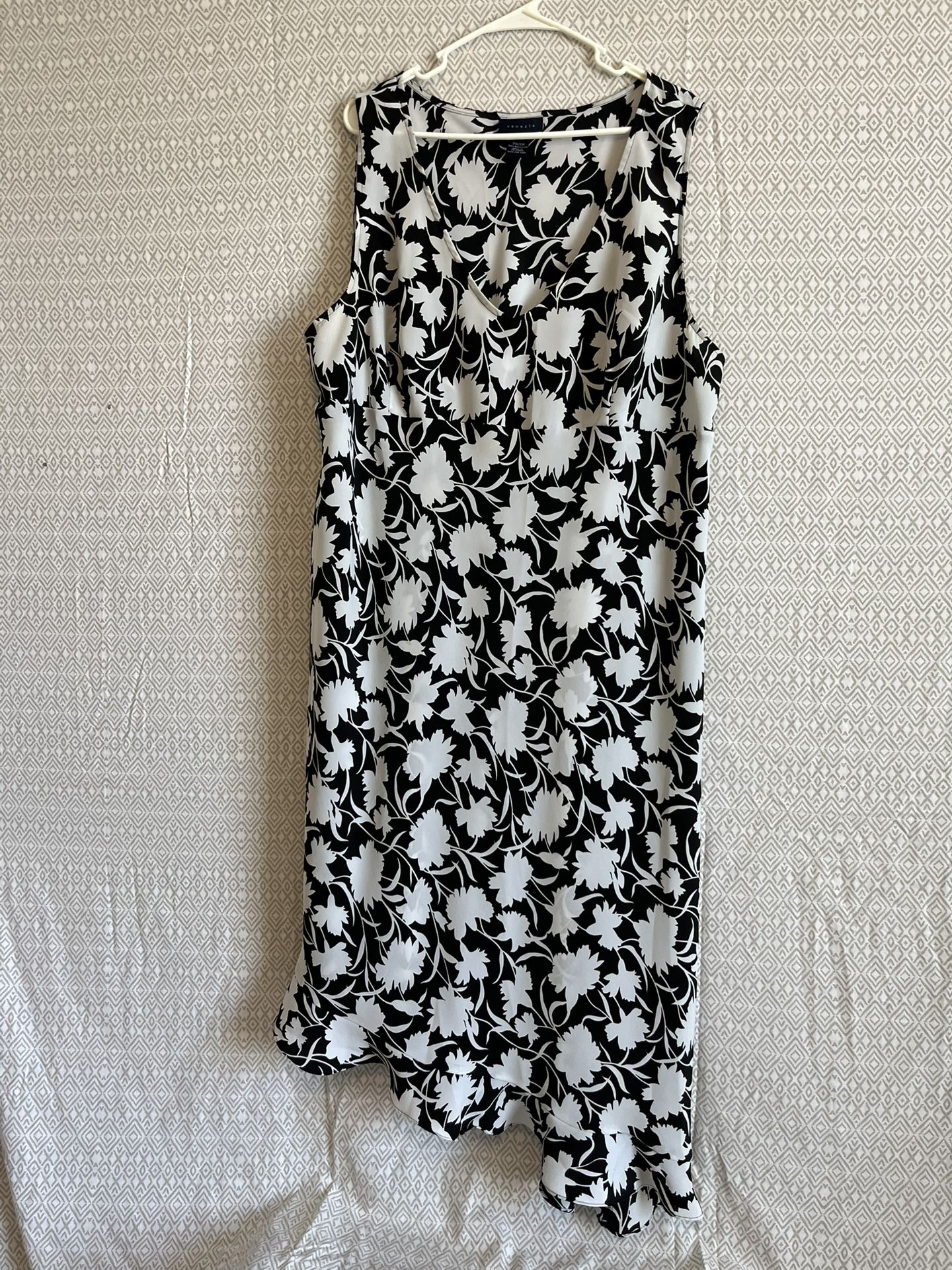 Lane Bryant 26/28 Black & White Sleeveless Dress