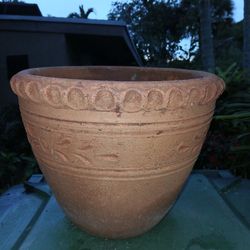 VTG Terra Cotta Pot With Drainage Large