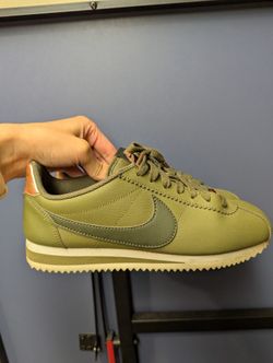 Women's Nike Special Edition Size 7