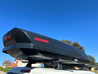 Yakima SkyBox 18 Carbonite Cargo Roof Box