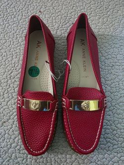 Anne Klein Iflex Flats Shoes Red Pebbled Moccasins Gold Studs And Buckle