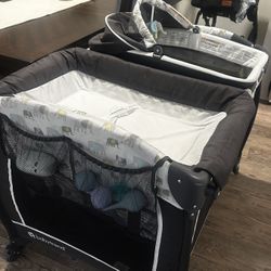 Baby Trend Bassinet / Changing Table