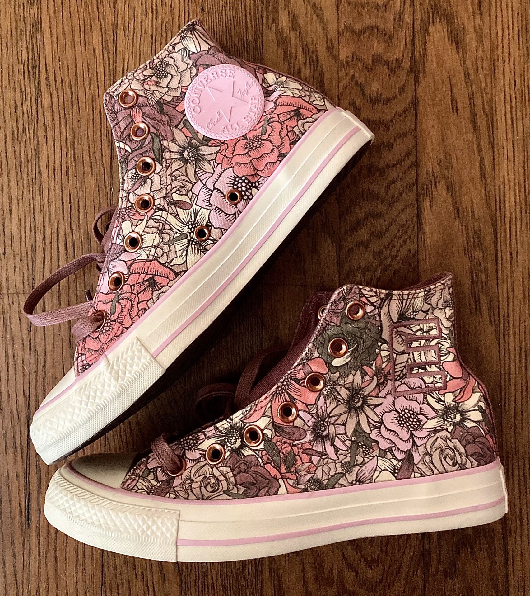 NEW CONVERSE SHOES